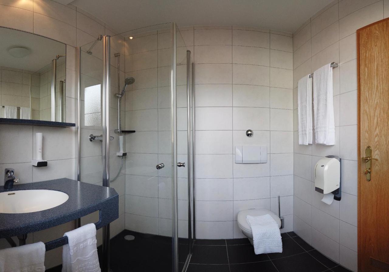 Gasthof Zur Bruecke Kaufering エクステリア 写真