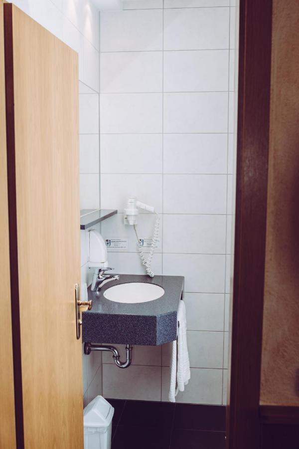 Gasthof Zur Bruecke Kaufering エクステリア 写真